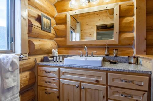 Bathroom sa Elk Meadow Lodge