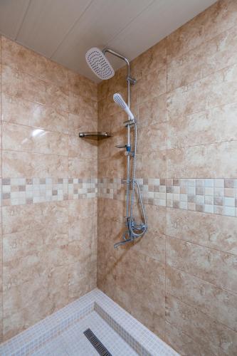 Vonios kambarys apgyvendinimo įstaigoje Green Apartment