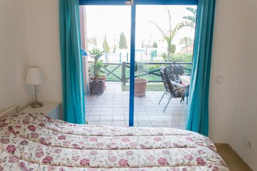 A bed or beds in a room at Duquesa Suites Golf and Gardens