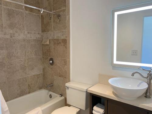 Un baño de Sandyland Reef Inn