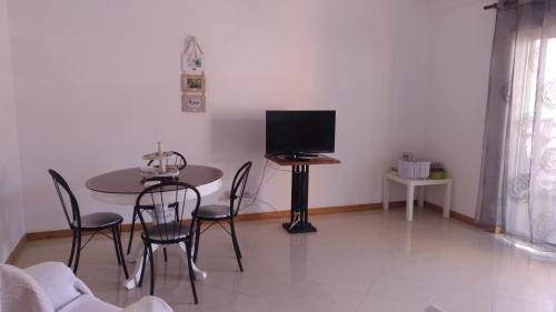 Down town, 2 bedroom apartment with balconny