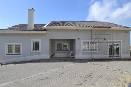 a large white house with a roof at Casa Grande in Angra do Heroísmo