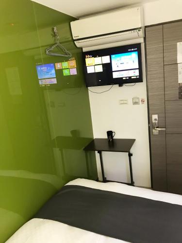 Una televisión o centro de entretenimiento en T.O. Hotel Chengde