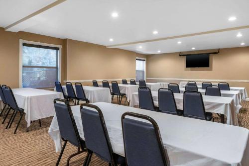 Телевизор и/или развлекательный центр в Comfort Inn Ocala Silver Springs