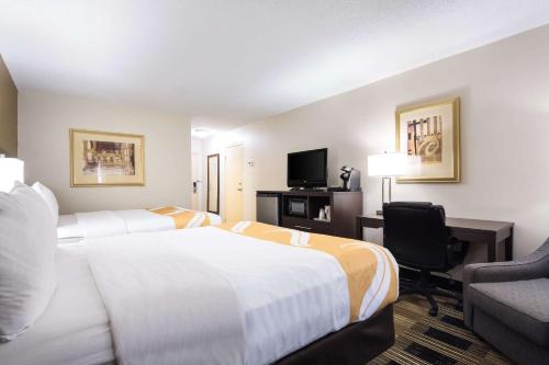 Ένα ή περισσότερα κρεβάτια σε δωμάτιο στο Quality Inn Oneonta Cooperstown Area