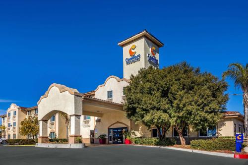 a hotel with a sign on top of a building at Comfort Inn & Suites Murrieta Temecula Wine Country in Murrieta
