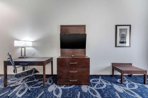 a hotel room with a desk and a tv at Comfort Inn & Suites Oklahoma City South I-35 in Oklahoma City