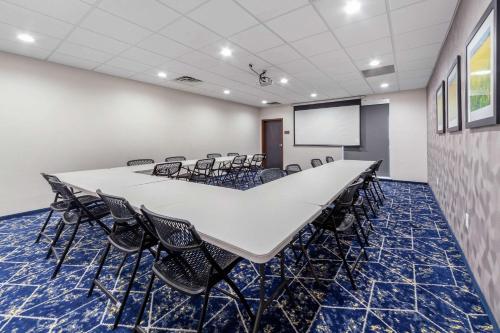 a conference room with a long table and chairs at Comfort Inn & Suites Oklahoma City South I-35 in Oklahoma City