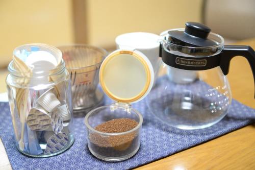 a counter top with a blender and some spices at Yamashinobu in Minamioguni