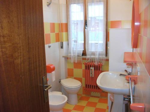Vonios kambarys apgyvendinimo įstaigoje La Riva