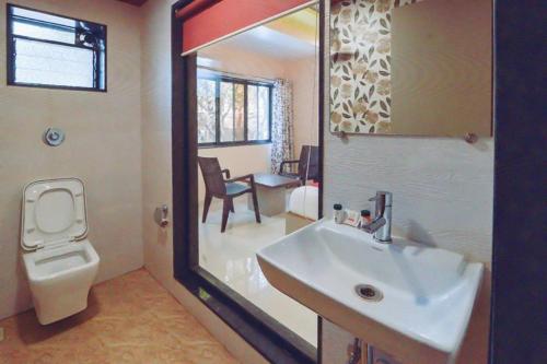 Et bad på Hotel Mangal Residency Lonavala - Best Hotel in Lonavala