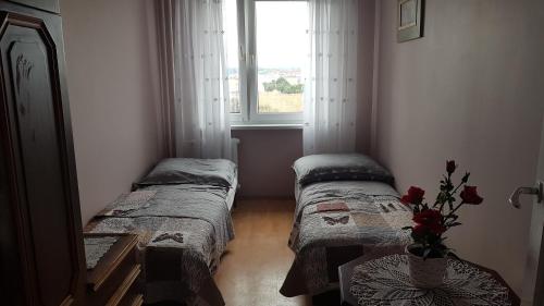 Posteľ alebo postele v izbe v ubytovaní APARTAMENT CENTRUM MIASTA
