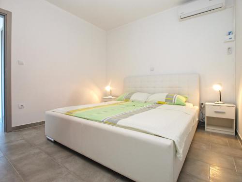 Apartment Anikica 1819