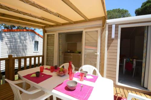 Balcon ou terrasse dans l'établissement Parc Saint James Oasis Village