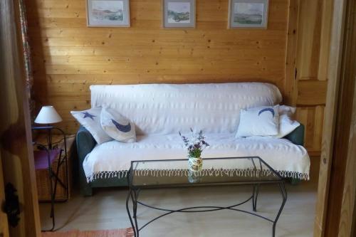 a living room with a white couch and a table at Bay Leaves in Jaén
