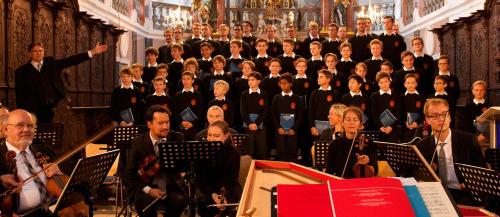 a large group of people in a choir at City Hotel Ost am Kö in Augsburg