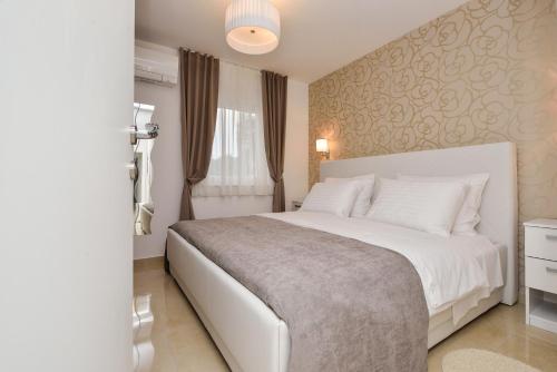 Postel nebo postele na pokoji v ubytování Luxury Apartment 1 Villa Arta