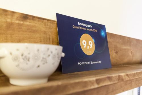Sertifikat, nagrada, logo ili drugi dokument prikazan u objektu Apartment SnowWhite