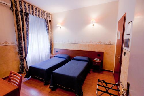 Tempat tidur dalam kamar di Hotel Lungomare