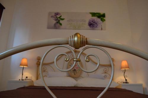 a close up of the head board of a bed at Villa Claudia in Fažana