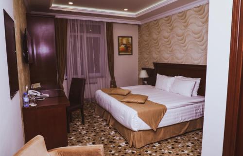  Central Hotel Yerevan -  Room  picture :   Minibar    Shower    Safety deposit box                           