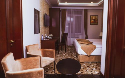  Central Hotel Yerevan -  Room  picture :   Minibar    Shower    Safety deposit box                           