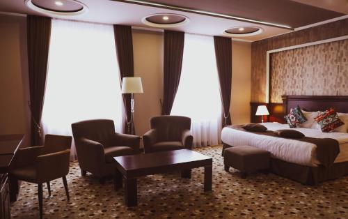  Central Hotel Yerevan -  Room  picture :   Minibar    Shower    Safety deposit box                           