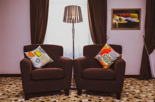  Central Hotel Yerevan -  Room  picture :   Minibar    Shower    Safety deposit box                           