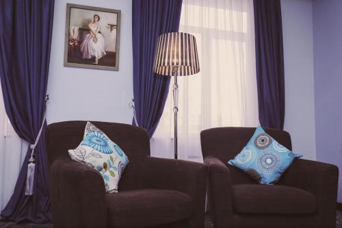  Central Hotel Yerevan -  Room  picture :   Minibar    Shower    Safety deposit box                           