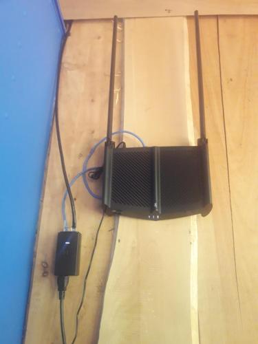 a television and a speaker hooked up to a wall at Hospedaje Casa Monge in San Gerardo de Dota
