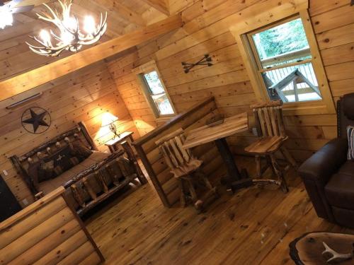 an overhead view of a log cabin with a table and chairs at Pine Creek Cabins & Camping Resort in South Bloomingville