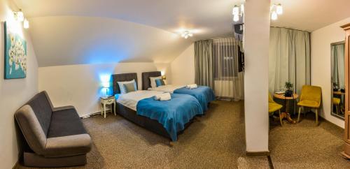 a hotel room with a bed and a chair at Noblesse Deva in Deva