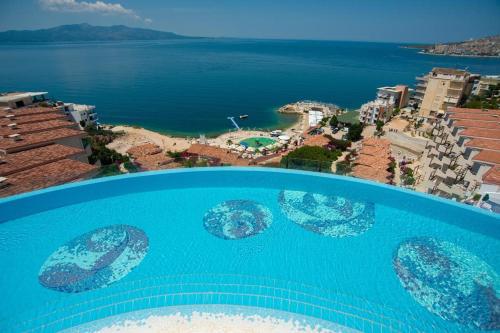 Bazén v ubytování Bougainville Bay Resort - Villa 11 nebo v jeho okolí
