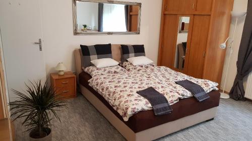 Postel nebo postele na pokoji v ubytování ÁRPÁD Apartman