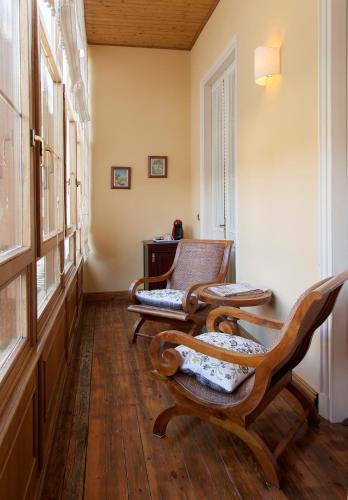 a room with two rocking chairs and a window at Hotel Villa de Luarca in Luarca