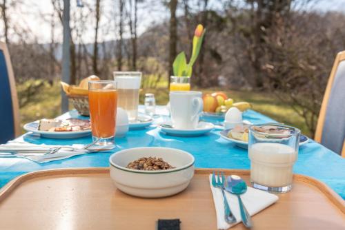 Makanan di atau berdekatan hotel