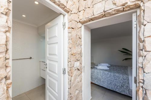 Fisherman's Beach Home 2BR 2BA AC Wi-Fi