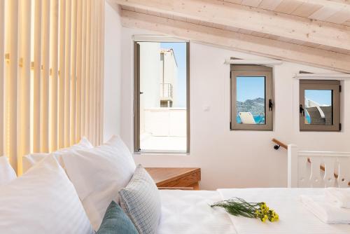 Cama o camas de una habitación en Sea Front Suites, Maisonettes & Apartments