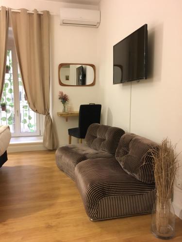 Posedenie v ubytovaní M SuiteApartment Roma