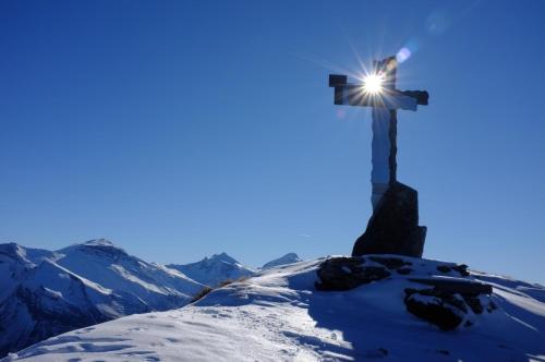 a person on a cross on top of a mountain at Apart Family Schweng in Tux