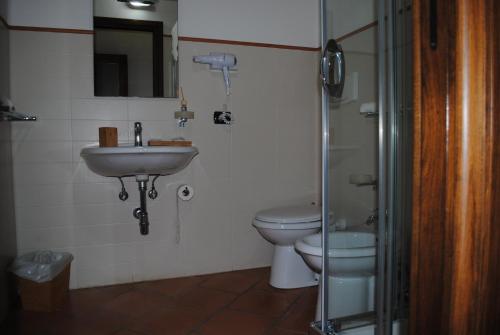 a bathroom with a sink and a toilet at Agriturismo Pirro in Troia