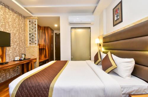 Postel nebo postele na pokoji v ubytování Hotel Suncity Plaza, Sitapura, Jaipur
