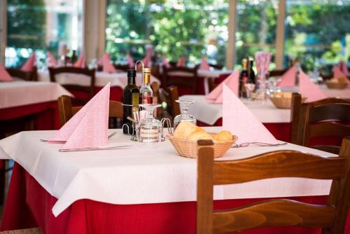 Gallery image of Albergo Al Platano in Caprino Veronese