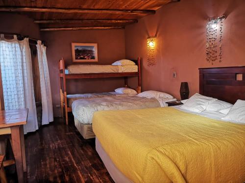 a bedroom with two bunk beds in a room at Hostal Elim in San Pedro de Atacama