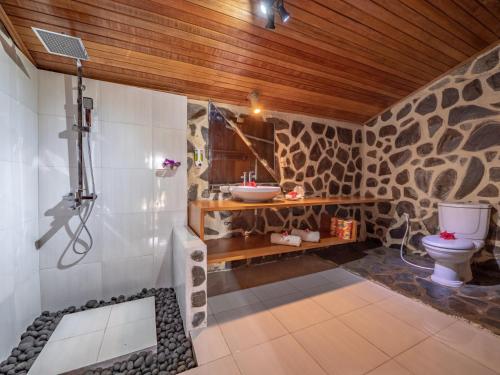 Een badkamer bij Onong Resort