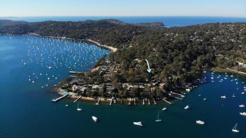 
A bird's-eye view of Refuge Cove On Pittwater

