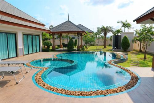 Bazén v ubytování Dusit Garden Large Pool Villa nebo v jeho okolí