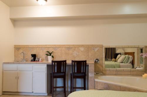 a bathroom with two bar stools and a bath tub at Casa Del Sol in Carpinteria