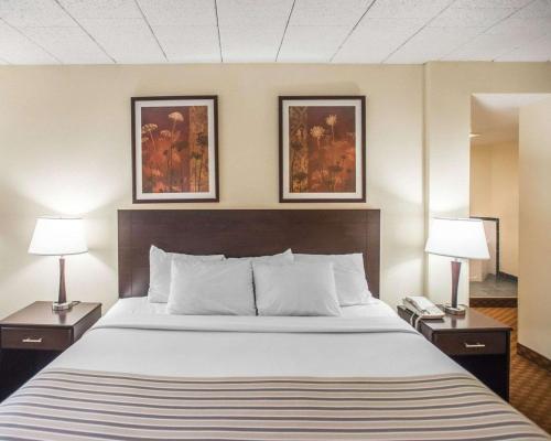 a hotel room with a large bed with two lamps at Econo Lodge Inn & Suites Shamokin Dam - Selinsgrove in Shamokin Dam