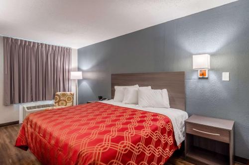 Ένα ή περισσότερα κρεβάτια σε δωμάτιο στο Econo Lodge East Ridge